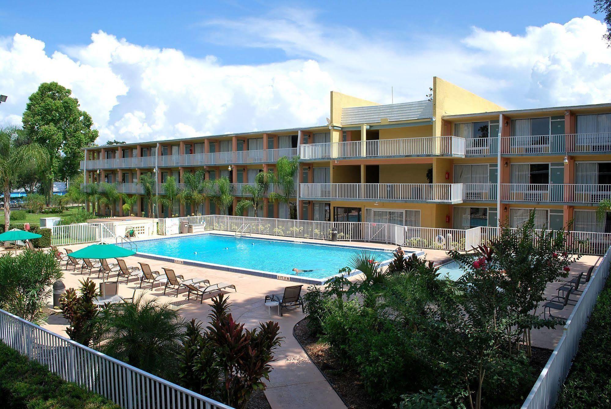 Howard Johnson By Wyndham Tropical Palms Kissimmee Exterior foto